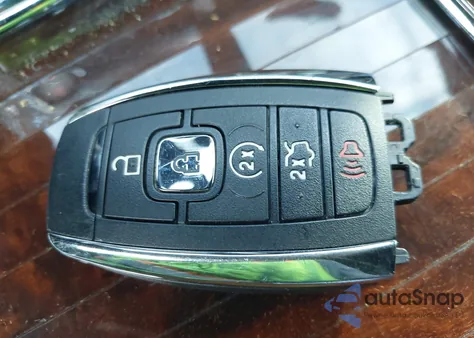 2017 Lincoln Continental Livery из США, поврежденный, VIN 1LN6L9HKXH5624121